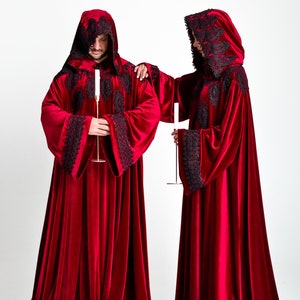 Vintage Red Velvet Hooded Cloak for Halloween Costumes and Medieval Fairytale