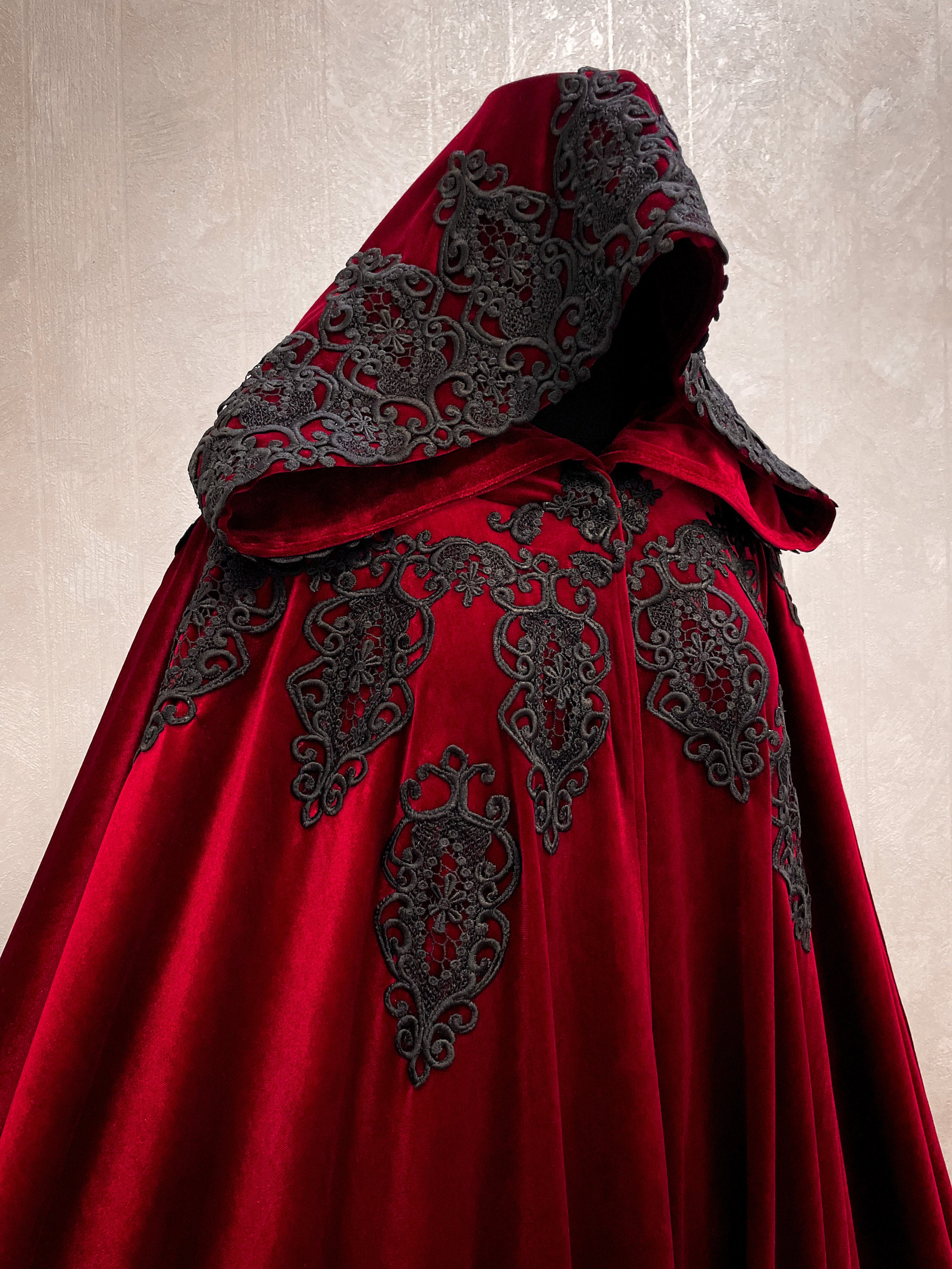 Red hooded cloak Vintage long capes Velvet halloween