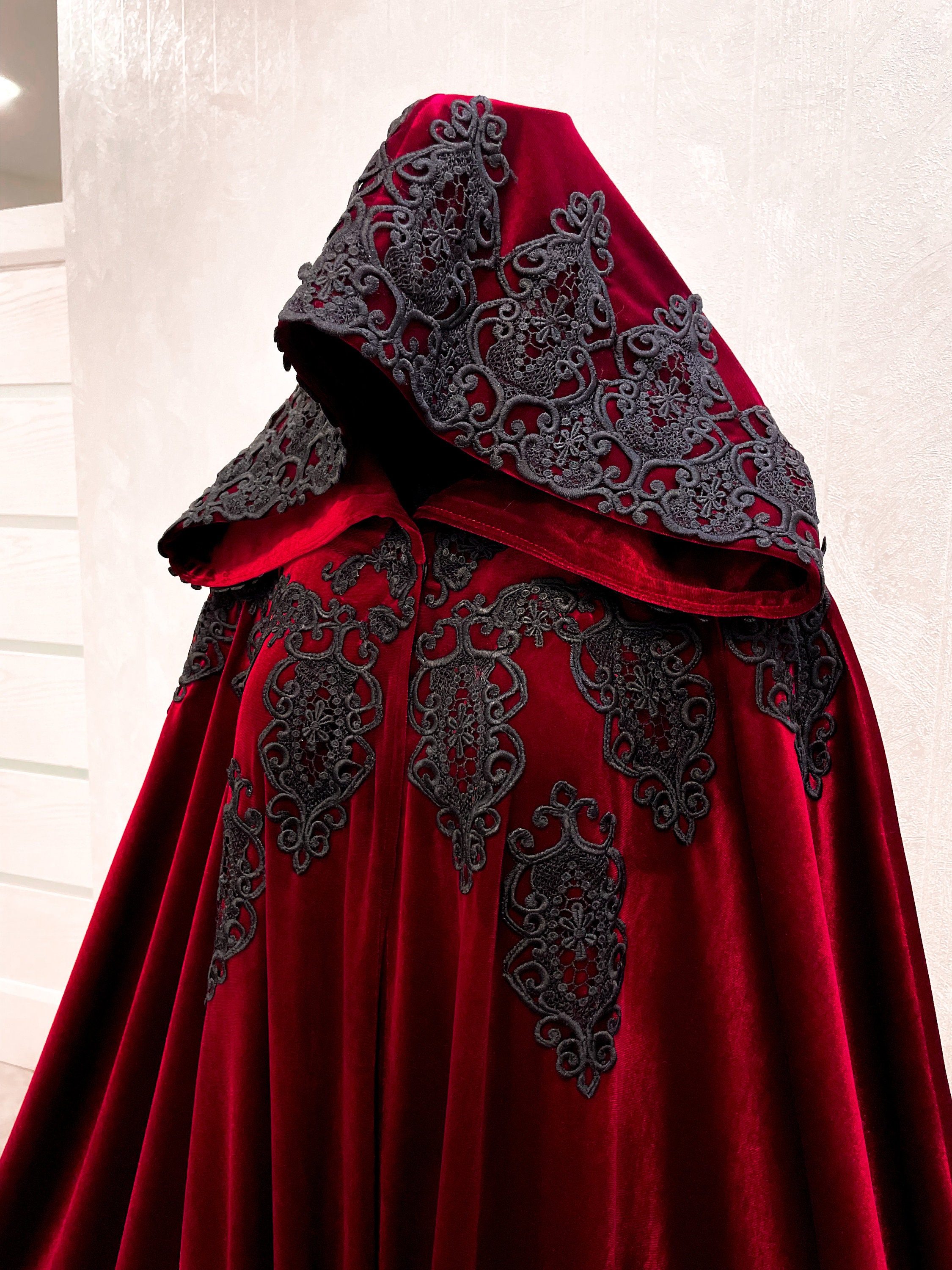 Red Hooded Cloak Vintage Long Capes Velvet Halloween