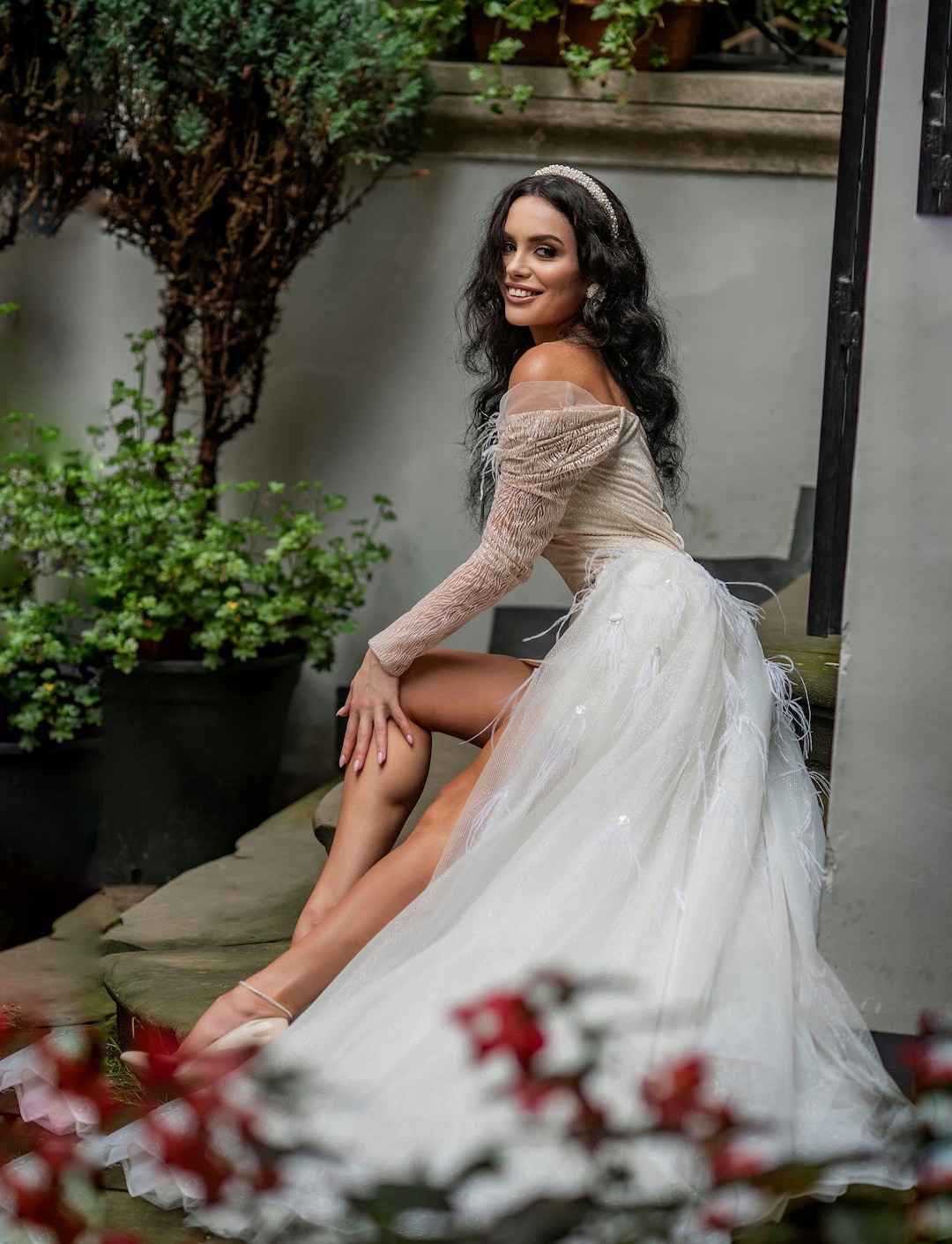 Short Wedding Dress Bridal Dress Bridal Gown Mini Detachable Train Gown  Lace Wedding Dress Wedding Dress Feathers Beach Wedding Dress