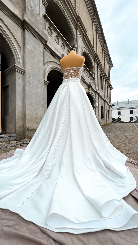 Abito con strascico staccabile lungo Abito da sposa in raso con strascico staccabile Abito da sposa con strascico Gonna da sposa con strascico Abito da sposa con strascico Etsy Italia