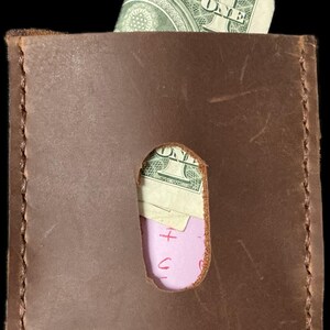 Cartera de cuero minimalista para hombre, hecha a mano. Sí, el dólar está incluido.