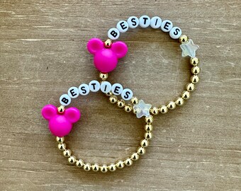 14k guldpläterat Besties-armband: Musse Pigg-pärlaccessoar