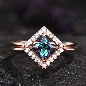 Princess cut alexandrite ring set vintage alexandrite engagement ring set 14k rose gold halo moissanite ring V shaped ring wedding ring set