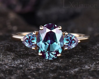 Vintage Oval Cut Alexandrite Engagement Ring Unique June Birthstone Color Change Stone Wedding Ring Art Deco Three Stone Promise Ring Women