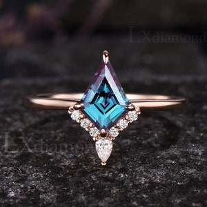 Kite Cut Alexandrite Engagement Ring Unique June Birthstone Color Change Stone Alexandrite Promise Ring Art Deco 14k Rose Gold Ring Women