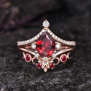 Vintage Pear Cut Ruby Engagement Ring Set Antique Moissanite Moon Ring Art Deco Leaf Nature Inspired Ring 14k Rose Gold 2pcs Bridal Ring Set