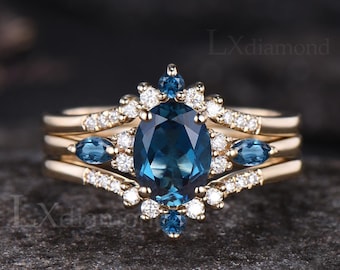 Set di 3 anelli da sposa unici con topazio blu di Londra naturale taglio ovale e moissanite con contorno di diamanti, in oro giallo 14 carati, pietra portafortuna di dicembre.