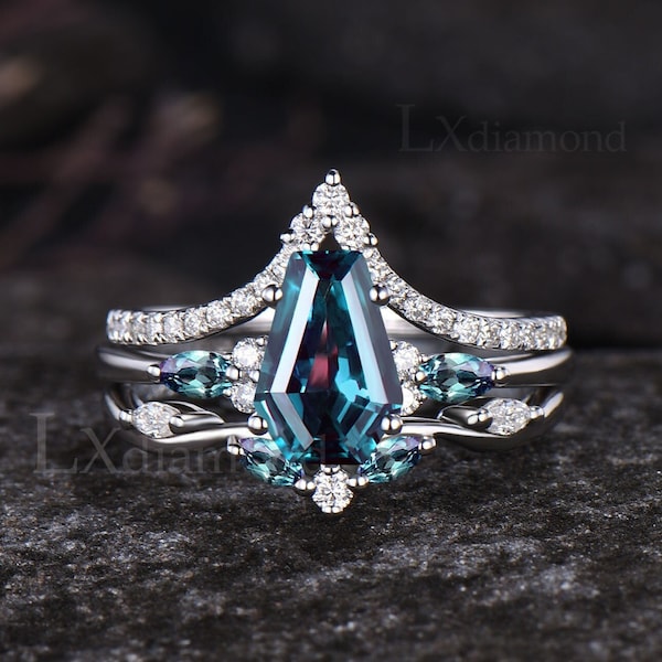 Art Deco Coffin Cut Alexandrite Engagement Ring Set Unique June Birthstone Color Change Stone Ring 14k White Gold 3pcs Bridal Ring Set Women