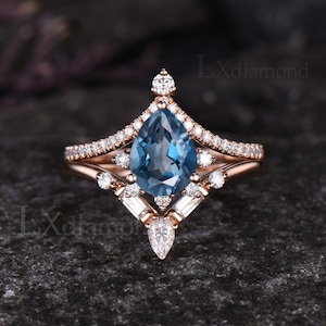 Unique Pear Cut Natural London Blue Topaz Engagement Ring Set Dainty December Birthstone 2pcs Bridal Ring Set 14k Rose Gold Moissanite Ring