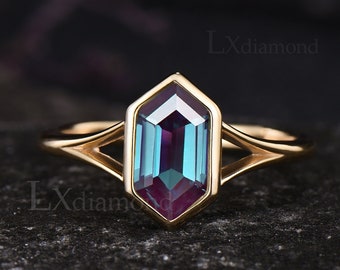 Lange zeshoek geslepen Alexandrite Solitaire verlovingsring unieke kleurverandering juni Birthstone Split Shank Ring Art Deco geelgoud aangepaste ring