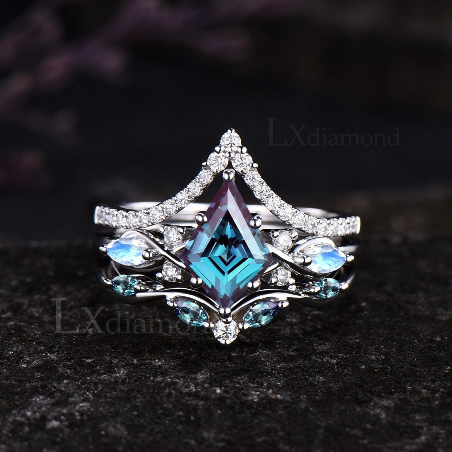 Vintage Kite Cut Alexandrite Engagement Ring Set June Birthstone Moonstone Ring Round Moissanite Contour Wedding Band 3pcs Bridal Ring Set