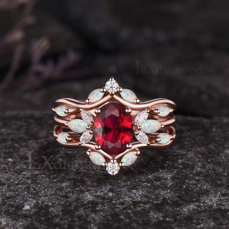 Vintage Oval Cut Rubin Verlobungsring Juli Birthstone Ring Art Deco Moissanite Cluster Ring Roter Edelstein 3 Stück Brautring Set Frauen 3pcs Ring Set