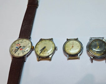Beaucoup de vieilles montres soviétiques des années 1950 et après.