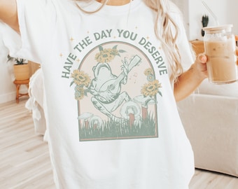 Cottagecore Frog Comfort Colors T-Shirt: Vintage Graphic Tee