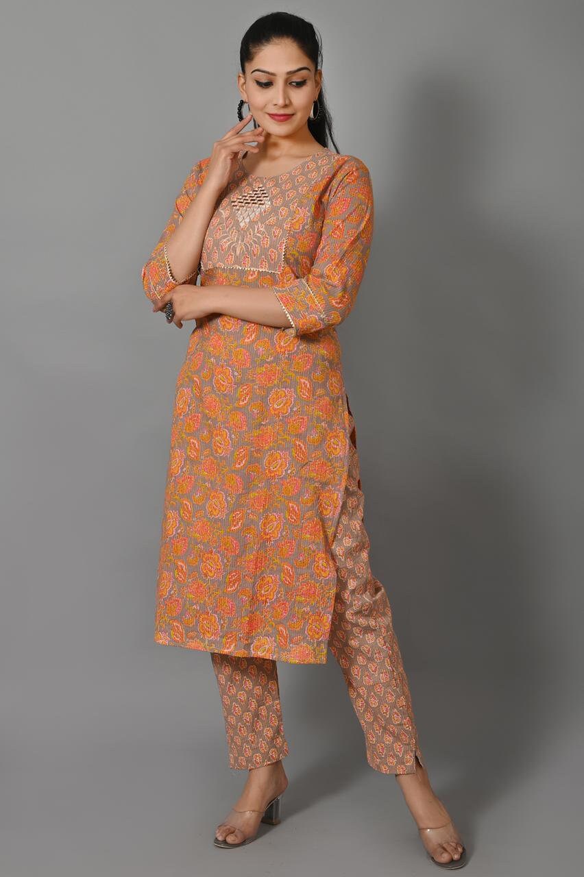 Banarasi Silk Saree With Fancy Broket Blouse With Nice Gold Weaving Zari  Border at Best Price in Surat | Mb Creations