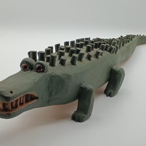 Alligator Large Woodcarving with scutes and glass eyes from the Swamp