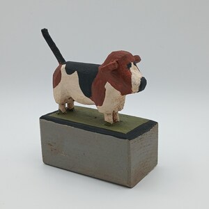 Hand-Painted Woodcarving: Tri-Color Beagle Folk Art