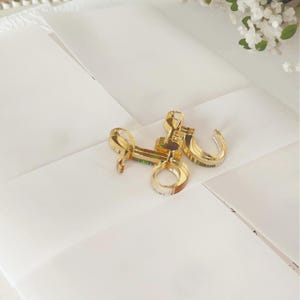 Gepersonaliseerde huwelijksuitnodiging, luxe 3D-monogram van acryl, initialen van plexiglas, monogram in gouden spiegel