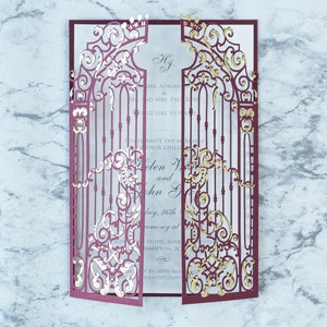 Inviti Matrimonio Taglio Laser Con Monogramma Partecipazioni Matrimonio Borgogna Elegante E Decorato Con Lamina D'oro