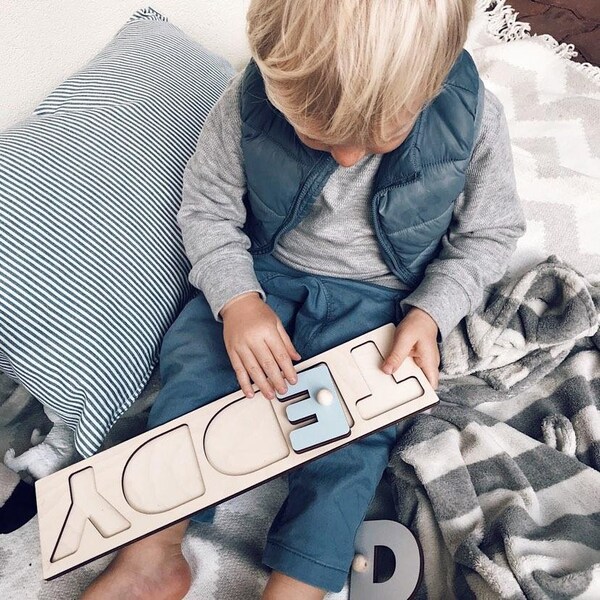 Cubo gioco educativo con tante attività di gioco e apprendimento