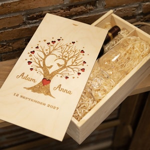 Caixa de vinho em madeira + duas taças com gravura Presente de aniversário personalizado