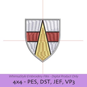 Könnte beinhalten: Ein gesticktes Schilddesign mit einem goldenen Dreieck in der Mitte, umrandet von schwarzen Linien. Das Schild hat rote und weiße Abschnitte. Der Text "WhimsaStyle Embroidery Files - Digital Product Only" und "4x4 - PES, DST, JEF, VP3" steht unten.