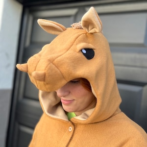 Pijama Camello Kigurumi, forro polar ultrasuave para estar en casa, cosplay y ropa de dormir, con divertidos diseños de animales y personajes.