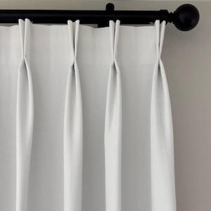 Cortinas plissadas de designer Pure White. Tratamento de janela de tecido feito sob medida Forro com filtro de luz Forro blackout Cortinas de qualquer tamanho
