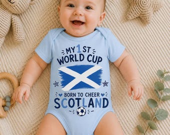 私の初めてのワールドカップ スコットランドサッカーを応援するために生まれた - ベビーTシャツ ベビー服 ワールドカップ スコットランドファン 愛 スコット