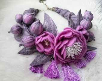 Felt necklace Wool felted jewelry Flower necklace Purple necklace Felted necklace Felted flowers jewelry Gift for women Designer necklace
