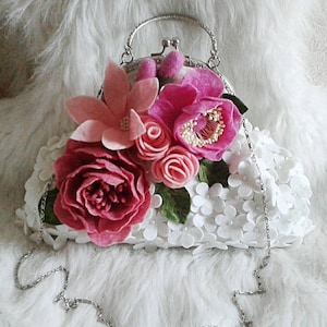 Pochette de mariée Sac à bandoulière fleurs blanches Cadeau 30e anniversaire pour elle Sac à fleurs Sac en feutre Sac à main végétalien Sac de mariage Sac blanc Sac à main à fleurs