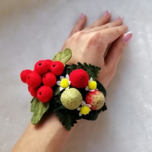 Felted bracelet Berries bracelet Summer bracelet Wool felt bracelet Strawberry bracelet Wool felted jewelry Wedding bracelet Felted berries