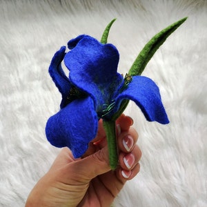 Iris brooch, Felted flower brooch, Iris pin, Felted women accessory, Flower blue brooch, Flower brooch, Vegan brooch, Blue pin, Iris