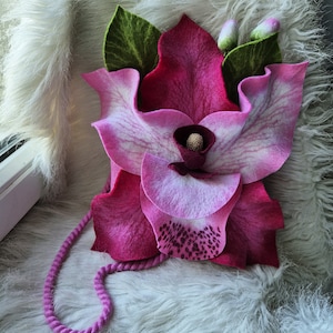 Gefilzte Tasche Designer Handtasche Gefilzte Orchidee Tasche Gefilzte Geldbörse Gefilzte Orchidee Geldbörse Umhängetasche Lila Geldbörse für Frauen Hochzeitstasche Vegan Tasche