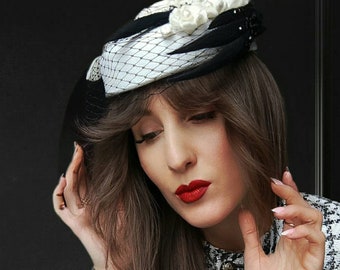 Felted Pillbox Hat: White Floral Derby Hat, Retro Wedding  display picture 3