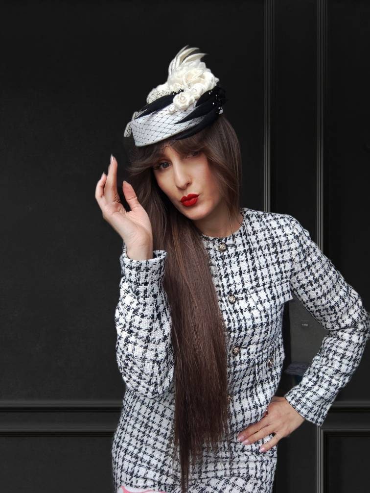 3611 Vintage Wool Felt Pillbox Hat With Floral Appliques, Elegant Derby Felted Pillbox Hat: White Floral Derby Hat, Retro Wedding  main image 3