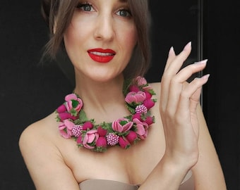 Wool felted jewelry Flower necklace Pink necklace Felted necklace Felted flowers jewelry Gift for women Designer necklace Berries necklace
