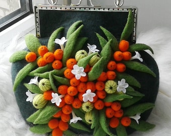 Felt hand bag Felted bag Felt berries bag Wool felted handbag Wool hand bag Felt bag Women bag with felt buckthorn decor Bag and brooch set