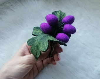 Felted brooch Purple jewelry Berries pin Brooch for woman Vegan brooch Grape brooch Grape pin Purple brooch Berries purple Felted jewelry