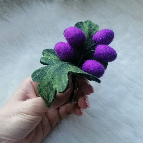 Felted brooch Purple jewelry Berries pin Brooch for woman Vegan brooch Grape brooch Grape pin Purple brooch Berries purple Felted jewelry