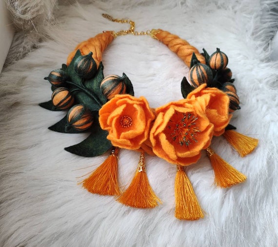 Felt flower best sale necklace