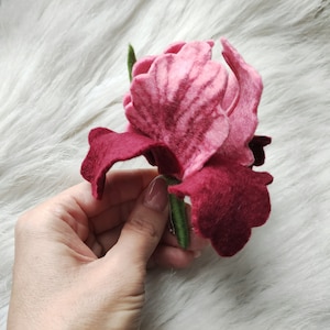 Iris brooch, Felted flower brooch, Iris pin, Felted women accessory, Flower pink brooch, Flower brooch, Vegan brooch, Pink pin, Iris