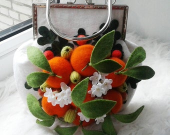 Bolso de fieltro naranja y frutos rojos: bolso vegano de hombro hecho a mano