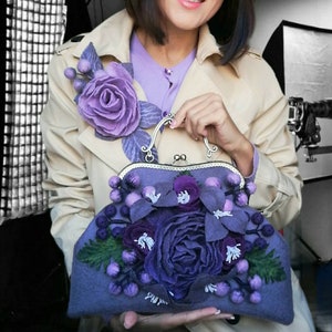 Sac pour femme avec décoration fleurie feutrée Sac feutrée Sac à main en feutre Sac à fleurs en feutre Sac à main pour femme Sac à fleurs Sac design Sac vegan Bac lilas