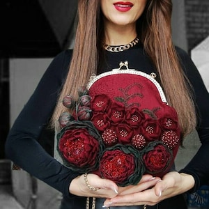 Gefilzte Tasche mit Blumen Gefilzte Handtasche Gefilzte Handtasche Handtasche für Frauen Blumentasche Marsala Farbtasche Frauentasche Bordeaux Tasche Vegane Tasche