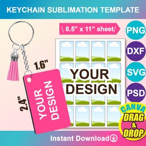 Op de afbeelding: Een sublimatie sjabloon voor een sleutelhanger met een roze rechthoek met de tekst "YOUR DESIGN" en een roze kwast sleutelhanger. Het sjabloon is 2,4 inch bij 1,6 inch en is ontworpen om te passen op een vel papier van 8,5 inch bij 11 inch. Het sjabloon is beschikbaar in PNG, DXF, SVG en PSD formaten. De tekst "CANVA DRAG & DROP" is ook zichtbaar in de afbeelding.