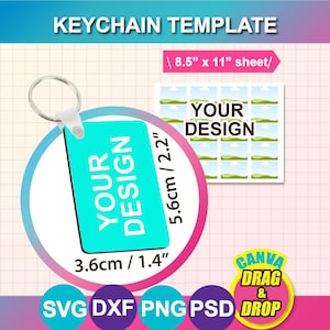 Puede incluir: Una plantilla de llavero con un rectángulo turquesa y un llavero plateado. El texto "YOUR DESIGN" está impreso en el rectángulo. Dimensiones: 3,6 cm x 5,6 cm. La imagen también incluye el texto "KEYCHAIN TEMPLATE" y "CANVA DRAG & DROP".