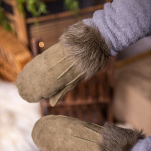 本物の女性用シープスキンメリノミトン、トスカーナカラー、女性用グリーン、オリーブ手袋、暖かくて柔らかく、快適で柔軟性があり、手を保護します!!