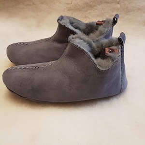 Men&#39;s Slippers, Indoor Shoes, Natural Leather, Warm and Soft, Sheepskin Boots, Suede Sole, Grey Color, Silver, Christms Gift!!!